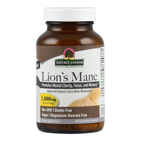 Das Bild zeigt eine braune Flasche mit weißem Deckel, die ein Nahrungsergänzungsmittel von Nature's Answer enthält. Auf dem Etikett steht 'Lion's Mane' mit Angaben wie 1.500 mg pro Portion, non-GMO, glutenfrei und vegan. Es wird für mentale Klarheit, Fokus und Gedächtnis beworben. Die Flasche enthält 90 vegetarische Kapseln.
