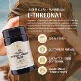 Das Bild zeigt eine Verpackung von Magnesium L-Threonat Pulver der Marke Magtein. Im Hintergrund sind neuronale Verbindungen abgebildet. Auf der Verpackung steht, dass das Produkt 100% vegan, glutenfrei, ohne Gentechnik und unabhängig laborgeprüft ist. Es wird darauf hingewiesen, dass das Magnesium die Blut-Hirn-Schranke überwinden kann und positiv auf das Nervensystem wirkt. Das Design ist in Blau- und Beigetönen gehalten.
