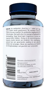 Ein blaues Kunststofffläschchen mit einem schwarzen Schraubverschluss enthält 60 Tabletten eines Mineralien-Vitaminpräparats der Marke Orthica. Auf dem Etikett steht die empfohlene Dosierung und weitere Informationen in niederländischer Sprache. Ein Barcode ist ebenfalls sichtbar. Das Produkt ist für die Einnahme während oder nach einer Mahlzeit vorgesehen und sollte trocken und bei Raumtemperatur aufbewahrt werden.