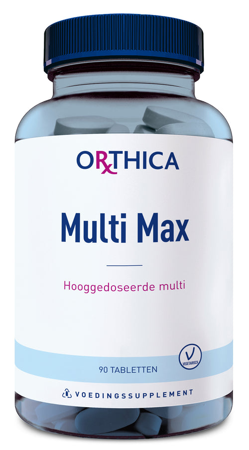 Eine weiße Kunststoffflasche mit blauem Deckel, die das Nahrungsergänzungsmittel 'Orthica Multi Max' enthält. Auf dem Etikett steht 'Hooggedoseerde multi', '90 Tabletten', 'Voedingssupplement' und ein Symbol für vegetarisch.