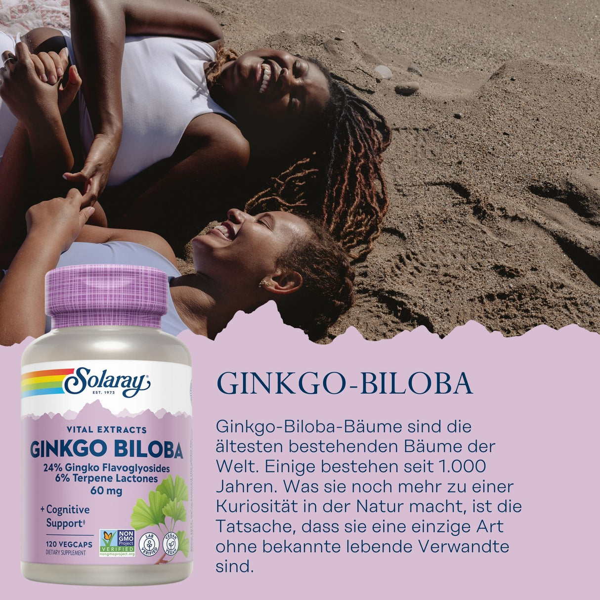 Zwei lachende Personen am Strand, eine Flasche Ginkgo-Biloba-Ergänzungsmittel, Text über Ginkgo-Bäume.