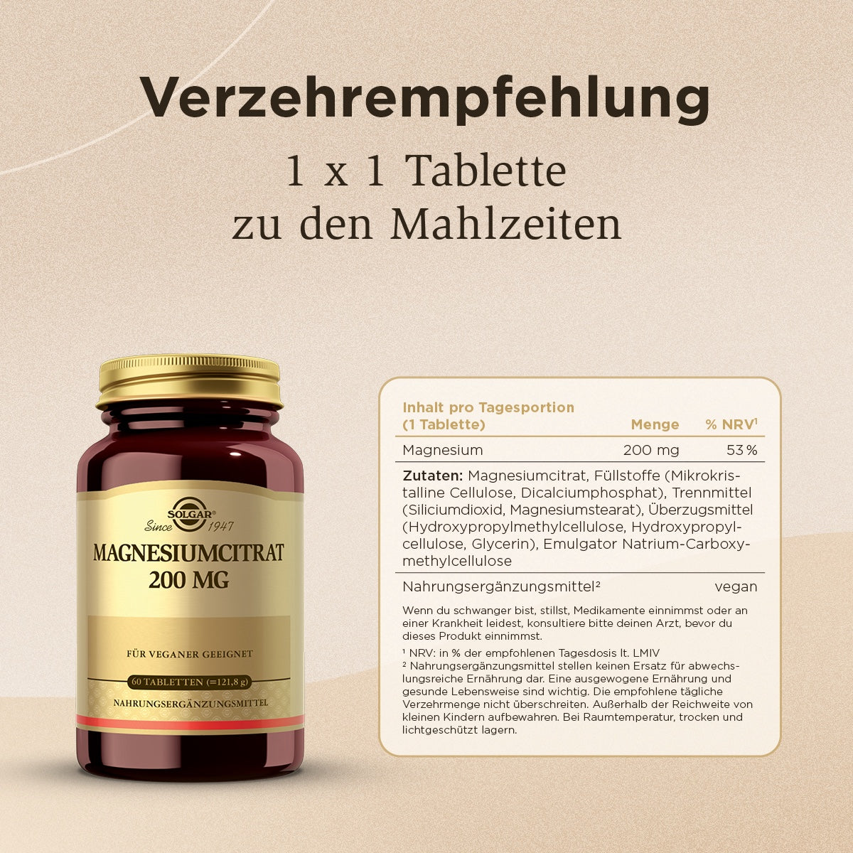 Das Bild zeigt ein Glas mit Solgar Magnesiumcitrat 200 mg Tabletten. Die Verpackung ist braun mit einem goldenen Deckel. Daneben befindet sich eine Tabelle mit Inhaltsstoffen und Verzehrempfehlung. Der Hintergrund ist beige.