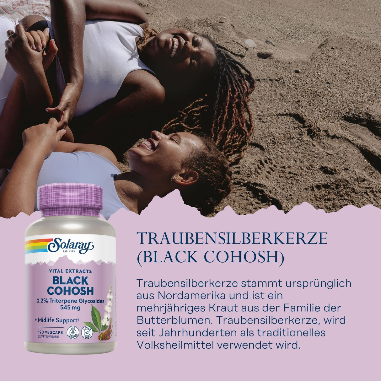 Zwei lachende Frauen liegen auf Sand. Sie tragen helle Kleidung. Im Vordergrund steht eine Flasche Solaray Black Cohosh. Text beschreibt das Produkt als traditionelles Heilmittel aus Nordamerika.