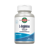 Eine weiße Kunststoffflasche mit einem Etikett, auf dem "KAL L-Arginine 1000 mg" steht. Die Flasche enthält 120 Tabletten eines Nahrungsergänzungsmittels. Das Etikett ist blau und weiß mit grünen und roten Akzenten. Es wird als "Sustained Release" und "Free-Form" beschrieben.