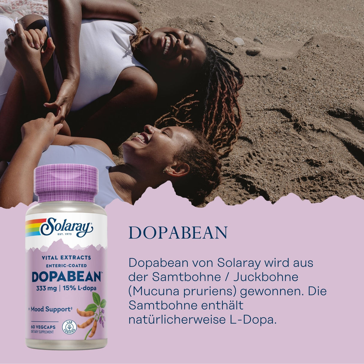 Zwei lachende Personen am Strand, daneben Solaray Dopabean Flasche. Text beschreibt Dopabean aus Samtbohne mit L-Dopa.
