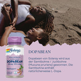 Zwei lachende Personen am Strand, daneben Solaray Dopabean Flasche. Text beschreibt Dopabean aus Samtbohne mit L-Dopa.