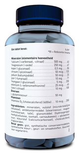 Eine blaue Flasche mit einem weißen Etikett, das eine Liste von Inhaltsstoffen und Nährwerten zeigt. Die Flasche enthält Tabletten und hat einen dunkelblauen Schraubverschluss. Auf dem Etikett sind verschiedene Mineralien und Vitamine aufgelistet, darunter Calcium, Magnesium und Vitamin D3. Die Beschriftung ist in niederländischer Sprache.