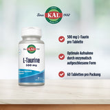 Das Bild zeigt eine Flasche mit Nahrungsergänzungsmitteln der Marke KAL, die L-Taurin 500 mg Tabletten enthält. Die Flasche steht auf einem Tisch. Auf der rechten Seite sind drei Punkte aufgelistet: 500 mg L-Taurin pro Tablette, optimale Aufnahme durch enzymatisch aufgeschlossene Form und 60 Tabletten pro Packung. Oben ist das KAL-Logo mit der Aufschrift 'Since 1932' zu sehen.