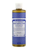 Eine Flasche Dr. Bronner's 18-in-1 Pfefferminzseife. Die Flasche ist transparent mit einem blauen Etikett, das detaillierte Informationen über das Produkt enthält. Die Seife ist für den Körper, Hände und mehr geeignet und aus biologischen Ölen hergestellt. Das Etikett betont die Fair-Trade-Zertifizierung und die Vielseitigkeit des Produkts. Das Volumen beträgt 475 ml.