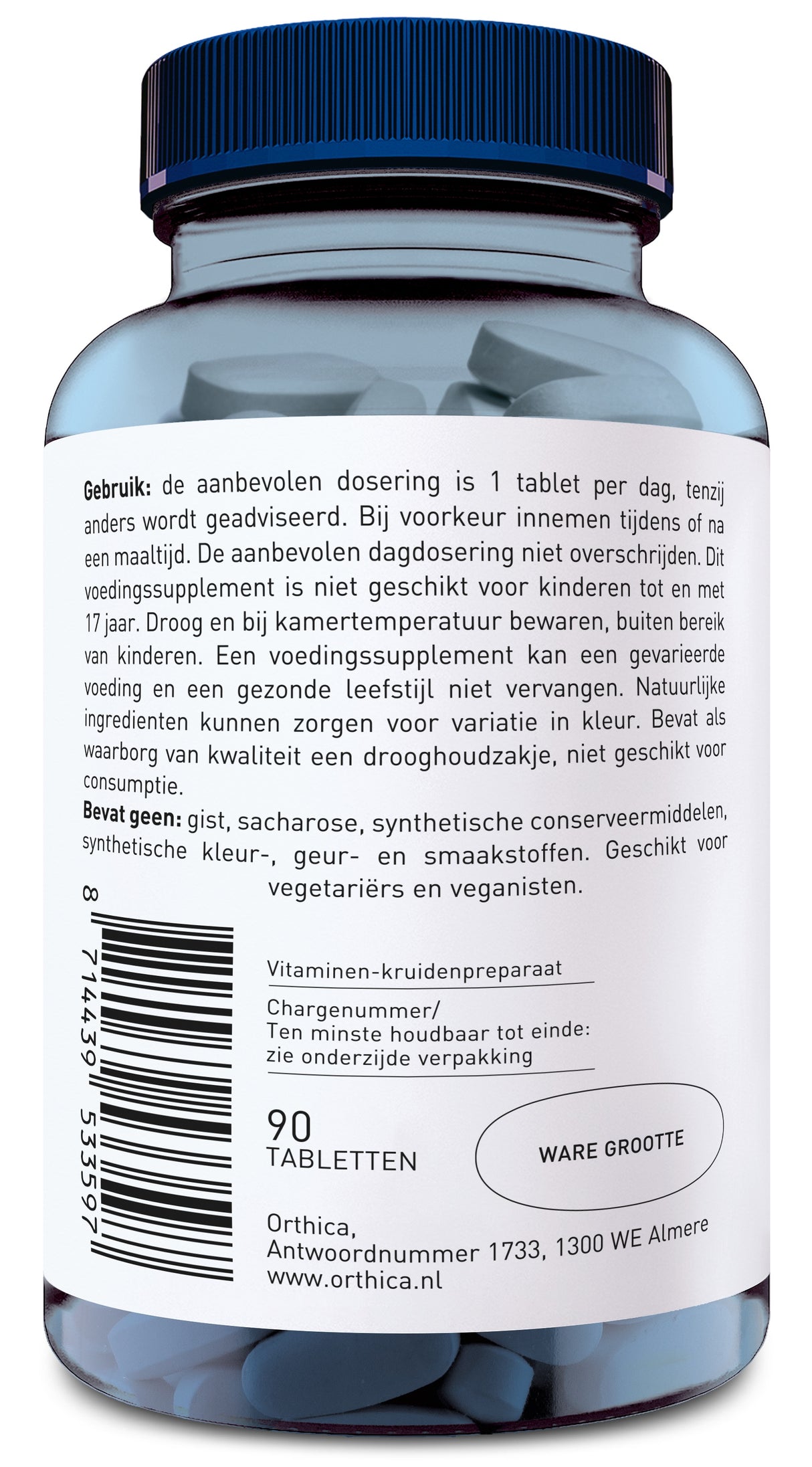 Das Bild zeigt eine blaue Plastikflasche mit einem weißen Etikett. Auf dem Etikett steht in niederländischer Sprache eine Gebrauchsanweisung und Inhaltsangaben. Die Flasche enthält 90 Tabletten eines Vitamin-Kräuter-Präparats von Orthica. Der Verschluss der Flasche ist ebenfalls blau. Auf dem Etikett sind auch ein Barcode und die Adresse des Herstellers in Almere, Niederlande, zu sehen.