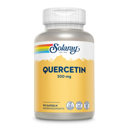 Das Bild zeigt eine Flasche Solaray Quercetin Nahrungsergänzungsmittel. Die Flasche ist gelb mit einem Regenbogenstreifen oben. Auf dem Etikett steht 'Quercetin 500 mg'. Es sind 90 Kapseln enthalten. Symbole zeigen, dass das Produkt laborgeprüft, vegan und glutenfrei ist.