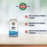 Werbung für KAL SAMe 200 mg Kapseln. Enthält 200 mg S-Adenosyl-Methionin, säurestabil, aktiviert L-Methionin. Verpackung und Logo sichtbar.