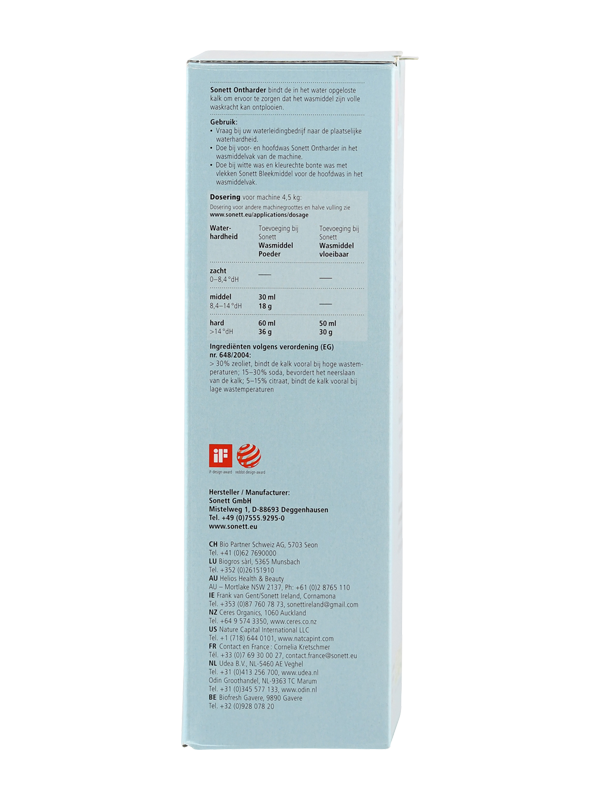 Die Abbildung zeigt die Rückseite einer Verpackung des Sonett Enthärters. Die Verpackung ist hellblau und enthält Text in mehreren Sprachen, der die Anwendung und Dosierung des Produkts beschreibt. Es gibt Tabellen zur Dosierung je nach Wasserhärte und Kontaktinformationen des Herstellers Sonett GmbH. Zwei Auszeichnungen sind ebenfalls abgebildet.