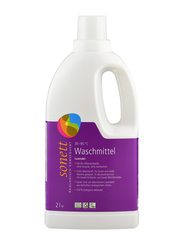Das Bild zeigt eine weiße Plastikflasche mit einem Henkel und einem Schraubverschluss. Auf der Vorderseite befindet sich ein lila Etikett mit der Aufschrift 'sonett Waschmittel Lavendel'. Die Flasche hat ein Fassungsvermögen von 2 Litern. Das Etikett enthält Informationen über die Verwendung und die Inhaltsstoffe des Waschmittels, das für Temperaturen von 30–95 °C geeignet ist und biologisch abbaubar ist. Unten auf dem Etikett sind mehrere Zertifizierungslogos abgebildet.