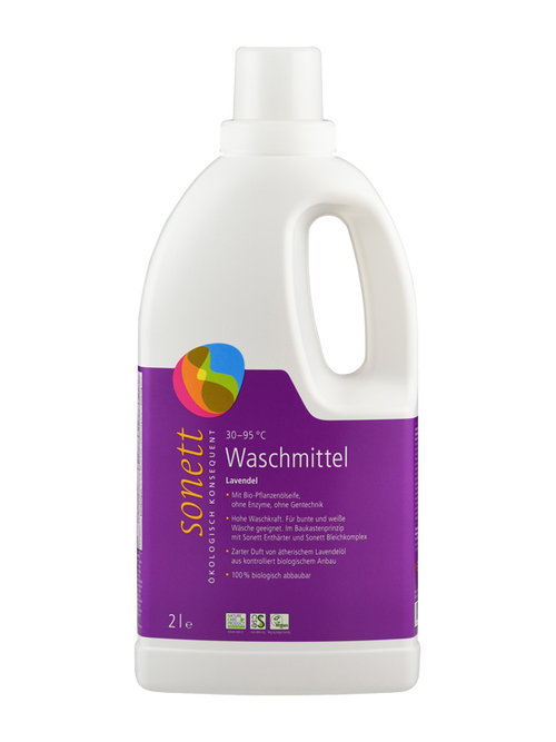 Das Bild zeigt eine weiße Plastikflasche mit einem Henkel und einem Schraubverschluss. Auf der Vorderseite befindet sich ein lila Etikett mit der Aufschrift 'sonett Waschmittel Lavendel'. Die Flasche hat ein Fassungsvermögen von 2 Litern. Das Etikett enthält Informationen über die Verwendung und die Inhaltsstoffe des Waschmittels, das für Temperaturen von 30–95 °C geeignet ist und biologisch abbaubar ist. Unten auf dem Etikett sind mehrere Zertifizierungslogos abgebildet.