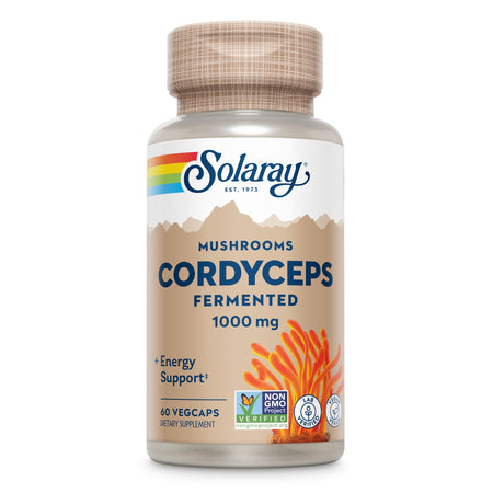 Das Bild zeigt eine Flasche des Nahrungsergänzungsmittels Solaray Cordyceps. Die Flasche ist beige mit einem bunten Logo und enthält 60 vegetarische Kapseln mit fermentierten Cordyceps-Pilzen, 1000 mg. Auf dem Etikett sind Hinweise wie 'Energy Support', 'Non-GMO' und 'Lab Verified' zu sehen.