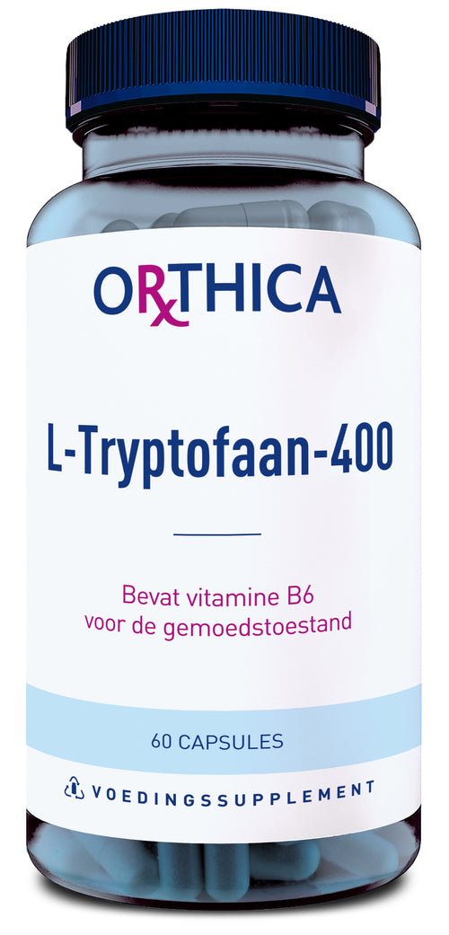 Eine Flasche mit dem Etikett 'Orthica L-Tryptofaan-400'. Die Flasche enthält 60 Kapseln. Auf dem Etikett steht, dass das Produkt Vitamin B6 für die Gemütsverfassung enthält. Die Flasche hat einen blauen Deckel.