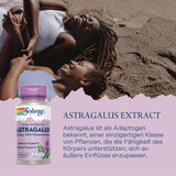 Zwei lachende Personen liegen am Strand. Unten links ist eine Flasche Solaray Astragalus, ein pflanzliches Supplement, abgebildet.
