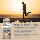 Ein Mann joggt bei Sonnenuntergang am Strand. Im Vordergrund ist eine Verpackung von Solaray Maitake Fermentiert Nahrungsergänzungsmittel zu sehen. Der Himmel ist orange gefärbt. Text beschreibt die Vorteile von Maitake.
