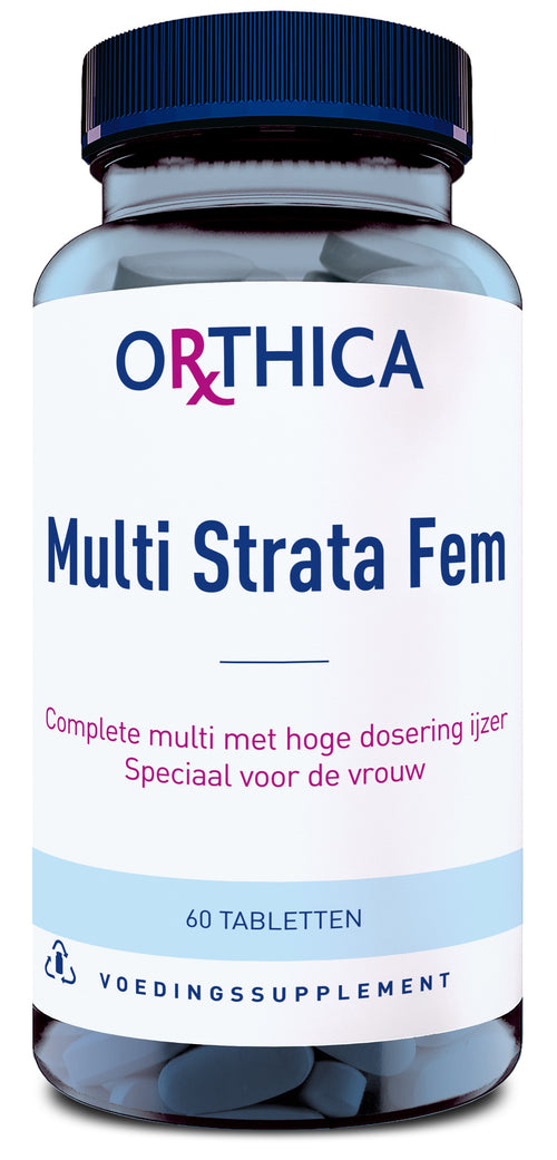 Eine blaue Flasche mit einem weißen Etikett, das den Text "ORTHICA Multi Strata Fem" zeigt. Darunter steht "Complete multi met hoge dosering ijzer Speciaal voor de vrouw". Die Flasche enthält 60 Tabletten und ist als Nahrungsergänzungsmittel gekennzeichnet.