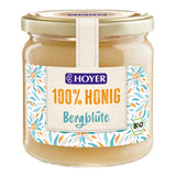 Glas mit Hoyer 100% Honig Bergblüte, Bio-Qualität, florales Etikettendesign.