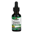 Eine Flasche mit Pipette, die ein pflanzliches Flüssigextrakt von Cleavers (Galium aparine) enthält. Die Flasche ist dunkel mit einem grünen und weißen Etikett, das den Markennamen 'Nature's Answer' zeigt. Das Produkt ist alkoholfrei und enthält 2000 mg pro Portion.