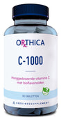 Eine Flasche mit dem Etikett 'Orthica C-1000', die 90 Tabletten enthält. Das Produkt ist ein hochdosiertes Vitamin C mit Bioflavonoiden und vegan zertifiziert. Die Flasche ist durchsichtig mit blauem Deckel.