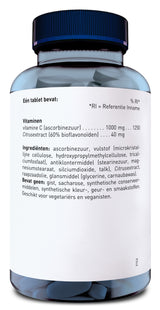 Das Bild zeigt eine Flasche mit einem blauen Deckel, die Vitamintabletten enthält. Auf dem Etikett sind die Inhaltsstoffe auf Niederländisch aufgelistet, darunter Vitamin C und Citrus-Extrakt. Die Flasche ist transparent, sodass die Tabletten sichtbar sind.