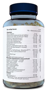 Eine durchsichtige Flasche mit blauer Kappe zeigt ein Etikett mit einer Liste von Vitaminen und Mineralien in niederländischer Sprache. Das Etikett enthält Angaben zu Inhaltsstoffen wie Vitaminen A, D3, E, C und verschiedenen B-Vitaminen sowie Mineralien wie Kalzium und Magnesium. Der Text ist in schwarzer Schrift auf weißem Hintergrund gedruckt. Die Flasche scheint Nahrungsergänzungsmittel zu enthalten. Der Hersteller ist Merck KGaA, Darmstadt, Germany.