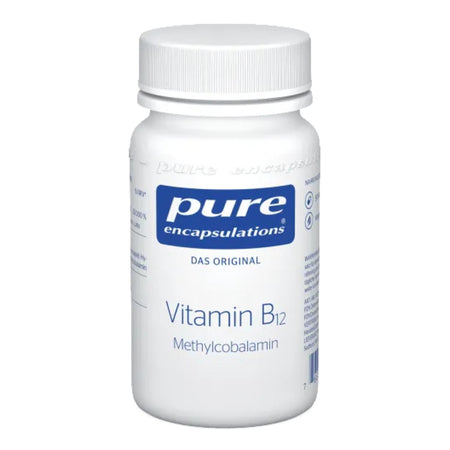 Das Bild zeigt eine weiße Plastikflasche mit einem Schraubverschluss. Auf dem Etikett steht "pure encapsulations" und "Vitamin B12 Methylcobalamin". Die Flasche ist gegen einen weißen Hintergrund abgebildet.