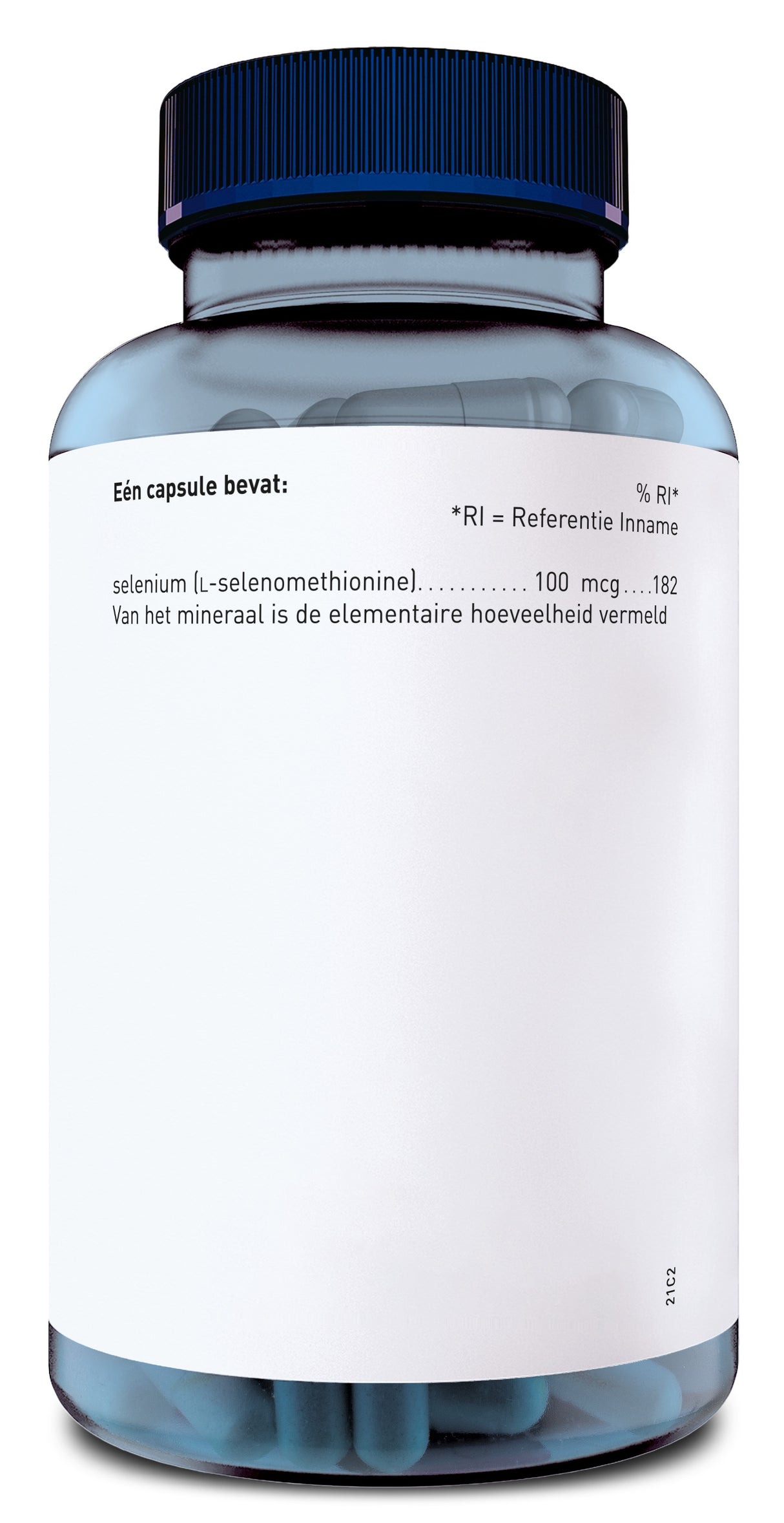 Das Bild zeigt eine große, durchsichtige Kunststoffflasche mit einem blauen Schraubverschluss. Die Flasche enthält blaue Kapseln und hat ein weißes Etikett mit niederländischem Text, der die Inhaltsstoffe beschreibt, insbesondere Selen in Form von L-Selenomethionin.