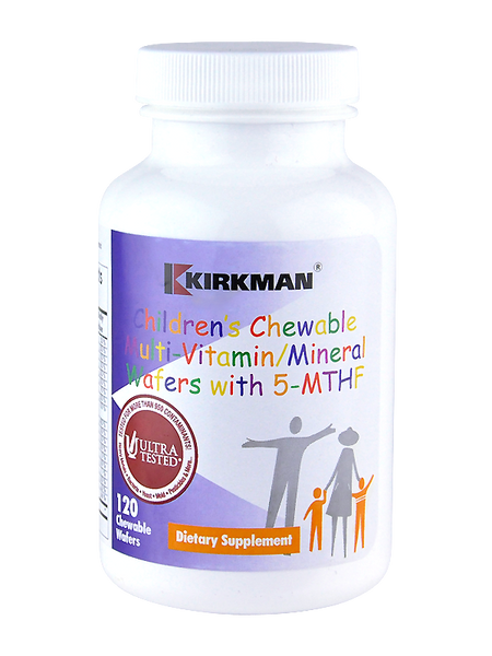 Eine weiße Plastikflasche mit einem Etikett, das bunte Schriftzüge und Grafiken zeigt. Auf dem Etikett steht 'Kirkman Children's Chewable Multi-Vitamin/Mineral Wafers with 5-MTHF'. Es sind stilisierte Figuren einer Familie abgebildet. Die Flasche enthält 120 kaubare Tabletten und ist als Nahrungsergänzungsmittel gekennzeichnet.