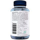 Das Bild zeigt eine transparente Plastikflasche mit blauem Deckel, die Nahrungsergänzungsmittel enthält. Auf dem Etikett sind Verzehrempfehlungen, Hinweise und Angaben zur Nettomenge (190 g) sowie zur Anzahl der Tabletten (120) abgedruckt. Ein Barcode und Herstellerinformationen sind ebenfalls sichtbar. Der Hintergrund ist weiß.