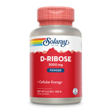 Das Bild zeigt eine Dose des Nahrungsergänzungsmittels Solaray D-Ribose. Die Dose ist rot und weiß, mit der Aufschrift 'D-RIBOSE 5000 mg POWDER'. Sie enthält 150 g des Pulvers, das zur Unterstützung der zellulären Energie dient.
