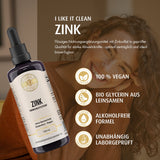 Das Bild zeigt eine Flasche mit flüssigem Zinksulfat, das als Nahrungsergänzungsmittel beworben wird. Die Flasche hat ein Etikett mit der Aufschrift „Zink Immunsystem“ und ist 100 ml groß. Sie ist ohne Gentechnik, glutenfrei und vegan. Auf der linken Seite sind Symbole und Texte, die auf die Vorteile des Produkts hinweisen, wie „7,5 mg elementares Zink pro 2 ml“, „flüssige Zinksulfat-Verbindung“, „essenzielle Spurenelemente“. Auf der rechten Seite sind weitere Vorteile wie „Immunsystem“, „Haut, Haare & Näge