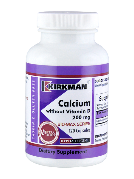 Das Bild zeigt eine weiße Plastikflasche mit einem lila Etikett. Auf dem Etikett steht „Kirkman Calcium without Vitamin D 200 mg“. Die Flasche enthält 120 Kapseln eines hypoallergenen Nahrungsergänzungsmittels, das als „Bio-Max Series“ gekennzeichnet ist. Weitere Informationen auf dem Etikett umfassen „Casein & Gluten Free“ und „Ultra Tested“.