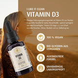 Das Bild zeigt eine Flasche Vitamin D3 mit Pipette, umgeben von Symbolen und Texten, die die Vorteile des Produkts beschreiben. Die Flasche ist dunkel mit einem beigen Etikett, auf dem 'VITAMIN D3' steht. Um die Flasche herum sind fünf Symbole mit Texten: 'Vegane Formel aus Flechten', '1000 I.E. pro Tropfen', 'Hochwertiges MCT-Öl aus Kokos', 'Immunsystem', 'Muskeln', 'Knochen & Zähne'. Der Hintergrund ist einheitlich beige.