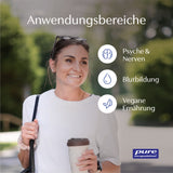 Eine Frau in einem weißen T-Shirt hält einen Kaffeebecher und lächelt. Im Hintergrund sind verschwommene Bäume zu sehen. Rechts im Bild sind drei Symbole mit den Beschriftungen 'Psyche & Nerven', 'Blutbildung' und 'Vegane Ernährung' sowie das Logo 'pure encapsulations'.