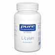 Das Bild zeigt eine weiße Plastikflasche mit einem Schraubverschluss, die das Produkt 'L-Lysin' von 'pure encapsulations' enthält. Auf dem Etikett steht 'Das Original' und 'Aminosäure'. Die Flasche ist auf einem weißen Hintergrund abgebildet.
