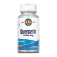 Eine weiße Plastikflasche mit einem weißen Deckel. Auf dem Etikett steht: 'KAL Quercetin 1000 mg Non-Citrus, 60 Tabletten, Nahrungsergänzungsmittel'. Das KAL-Logo ist oben auf dem Etikett zu sehen.