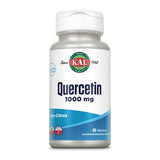 Eine weiße Plastikflasche mit einem weißen Deckel. Auf dem Etikett steht: 'KAL Quercetin 1000 mg Non-Citrus, 60 Tabletten, Nahrungsergänzungsmittel'. Das KAL-Logo ist oben auf dem Etikett zu sehen.