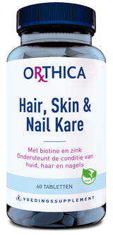 Das Bild zeigt eine blaue Flasche mit einem Etikett der Marke Orthica. Auf dem Etikett steht 'Hair, Skin & Nail Kare'. Es enthält 60 Tabletten und ist ein Nahrungsergänzungsmittel mit Biotin und Zink. Ein grünes Blatt-Symbol zeigt an, dass es vegan ist.