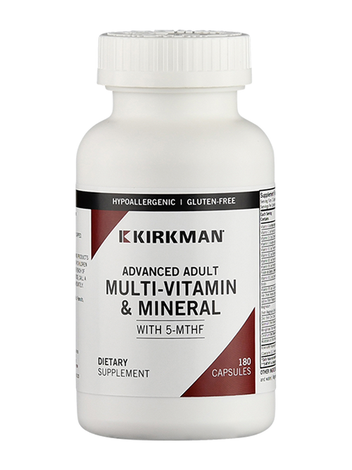 Eine weiße Plastikflasche mit einem Etikett von Kirkman. Die Flasche enthält 180 Kapseln eines Nahrungsergänzungsmittels, das als "Advanced Adult Multi-Vitamin & Mineral" bezeichnet wird. Das Etikett weist darauf hin, dass das Produkt hypoallergen und glutenfrei ist und 5-MTHF enthält. Der Hintergrund ist neutral und lenkt nicht vom Produkt ab.