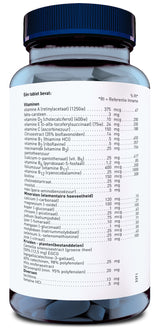 Eine Flasche mit einem blauen Deckel enthält Nahrungsergänzungsmittel. Auf dem Etikett sind die Inhaltsstoffe in niederländischer Sprache aufgelistet, darunter Vitamine, Mineralien und Kräuterextrakte. Die Flasche ist teilweise transparent und zeigt die Tabletten im Inneren.