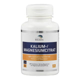 Eine weiße Plastikflasche mit einem Etikett, das "American Biologics Kalium-/Magnesiumcitrat" zeigt. Das Etikett ist blau und orange mit Informationen über das Nahrungsergänzungsmittel, einschließlich "vegan" und "nicht gentechnisch verändert". Die Flasche enthält 90 Kapseln mit einer Dosierung von 280 mg Kalium und 140 mg Magnesium pro Tagesverzehrsempfehlung.