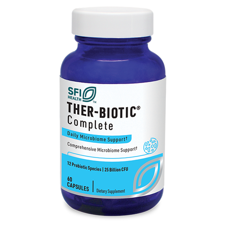 Das Bild zeigt eine blaue Plastikflasche mit weißem Etikett, auf dem "SFI Health THER-BIOTIC Complete" steht. Die Flasche enthält 60 Kapseln zur Unterstützung des Mikrobioms. Auf dem Etikett sind weitere Informationen zu den enthaltenen probiotischen Stämmen und der CFU-Zahl angegeben. Der Hintergrund ist neutral und einfarbig.