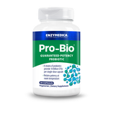 Eine weiße Plastikflasche mit einem blauen und grünen Etikett. Auf dem Etikett steht 'Pro-Bio Guaranteed-Potency Probiotic'. Die Flasche enthält 30 Kapseln und ist ein Nahrungsergänzungsmittel von Enzymedica. Es verspricht 10 Milliarden KBE pro Kapsel und ist vegetarisch. Die Flasche steht auf einem weißen Hintergrund.