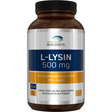 Eine weiße Plastikflasche mit einem Etikett, das Informationen über den Inhalt, L-Lysin-HCl, zeigt. Die Flasche enthält 90 Kapseln, jede mit 500 mg L-Lysin-HCl. Herstellerinformationen und ein Barcode sind ebenfalls auf dem Etikett zu sehen.
