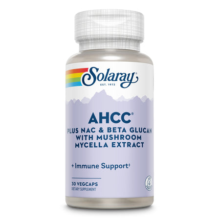 Eine Flasche von Solaray mit der Aufschrift 'AHCC Plus NAC & Beta Glucan with Mushroom Mycella Extract'. Die Flasche hat ein farbiges Etikett mit einem Regenbogenstreifen oben und ist für Immunsystemunterstützung gedacht. Sie enthält 30 Veggie-Kapseln.