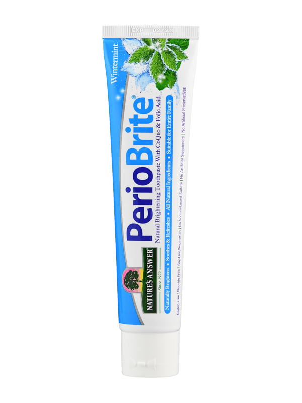 Eine Tube Zahnpasta mit der Aufschrift 'PerioBrite' steht aufrecht. Die Verpackung ist blau und weiß mit einem Minzblatt-Design und dem Text 'Wintermint'.